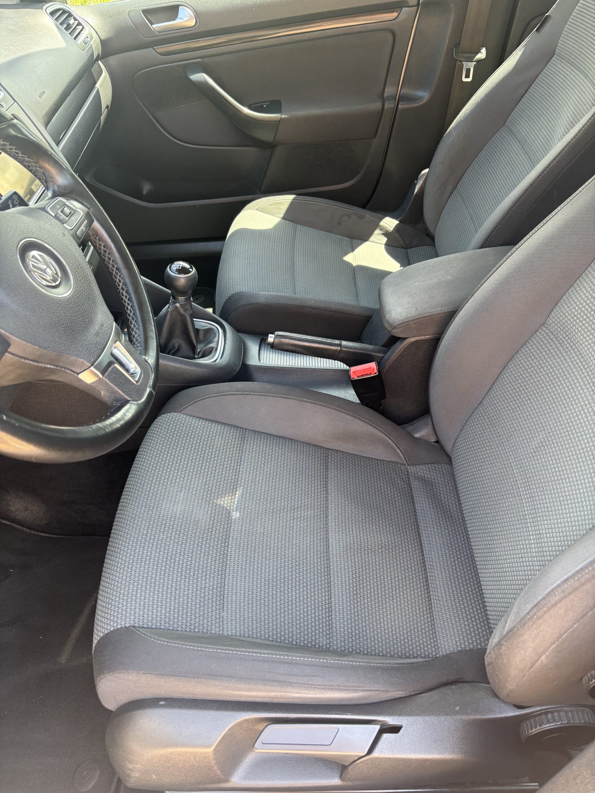 VW Golf 6,1.6 D,an2011 – foto 10