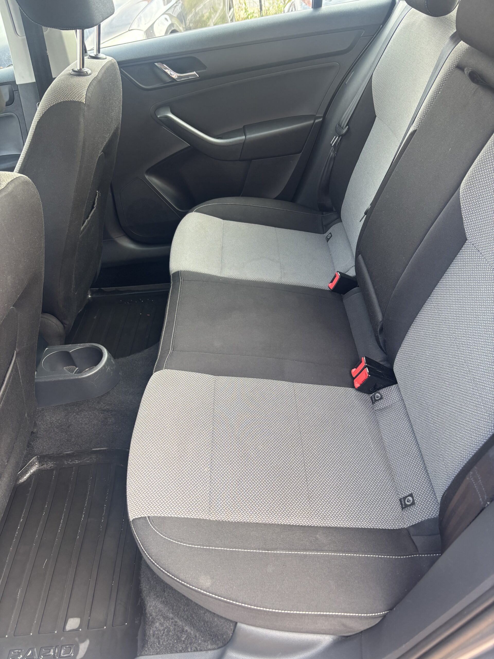 Skoda Rapid,1.6D,an 2012 – foto 11
