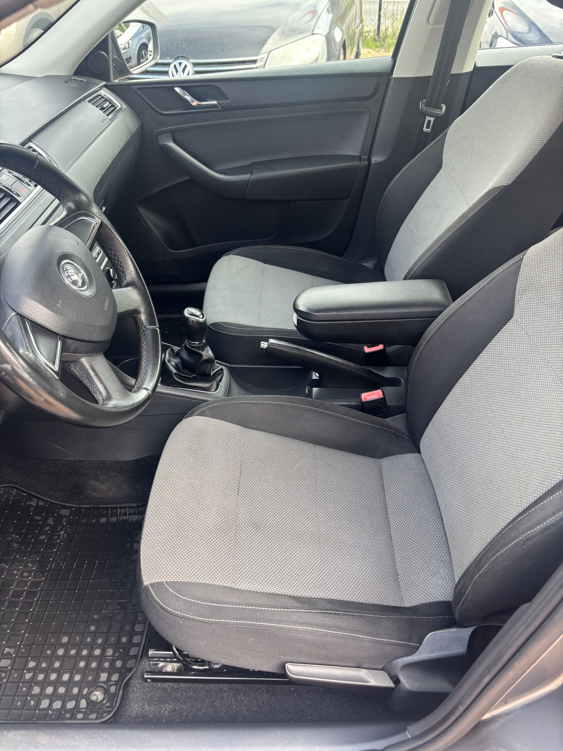 Skoda Rapid,1.6D,an 2012 – foto 10